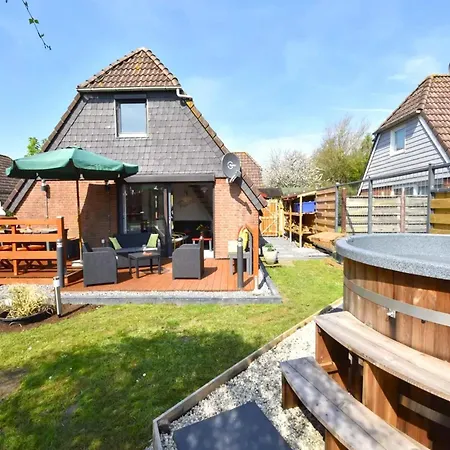 Holiday home De Zeediek