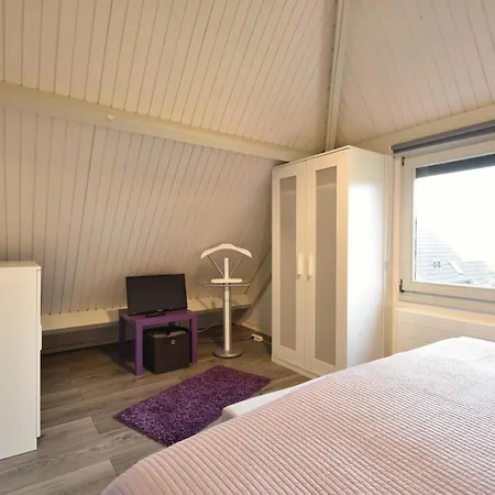 Holiday home De Zeediek