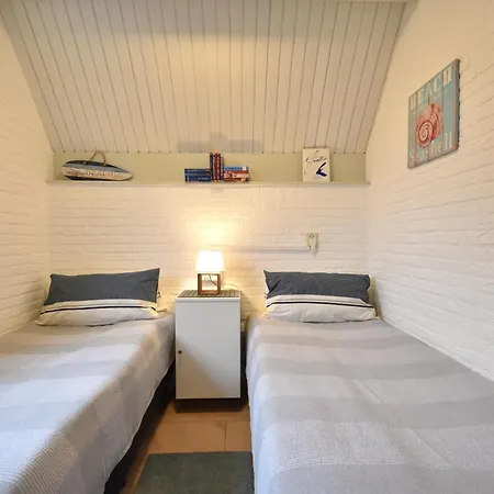 Holiday home De Zeediek