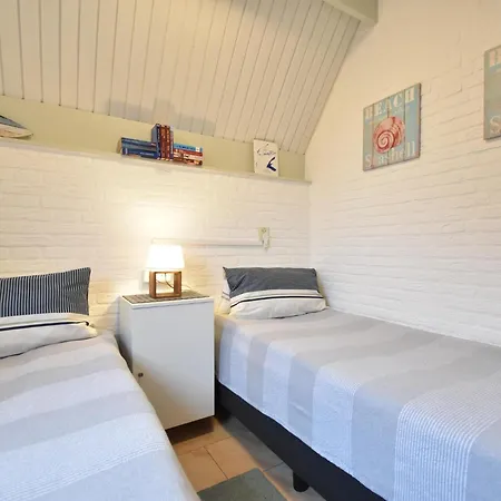 Holiday home De Zeediek